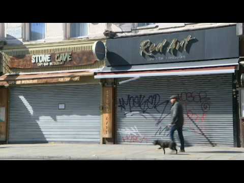 Coronavirus: shops closed in London but people still out in streets