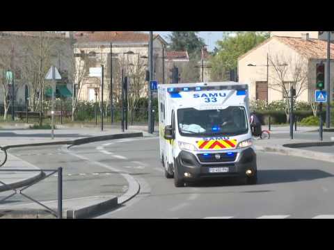 Coronavirus: Patients arrive in Bordeaux after being flown from Mulhouse