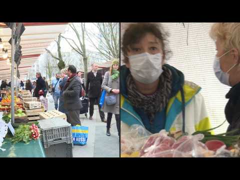 Coronavirus: Paris markets welcome customers despite confinement