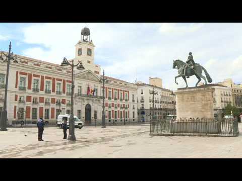 Coronavirus: the Puerta del Sol in Madrid is almost empty