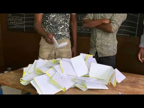 Vote counting starts in Mali amid coronavirus and security fears