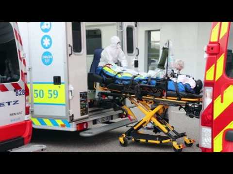 Covid-19 : douze patients quittent Mercy pour gagner Bordeaux