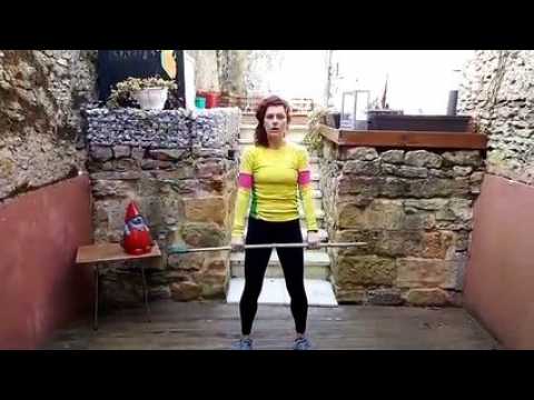Comment faire du sport en étant confiné : leçon 7, faire de l'exercice avec un bâton