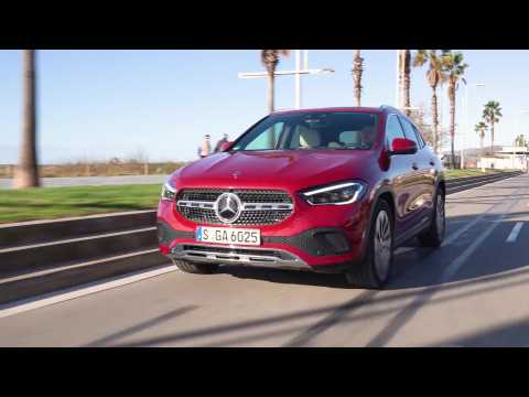 The new Mercedes-Benz GLA 220 d 4MATIC in Patagonia red Driving Video