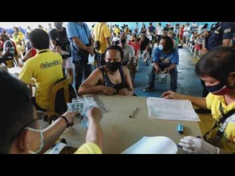Vulnerable Filipinos in areas under lockdown receive covid-19 cash aid