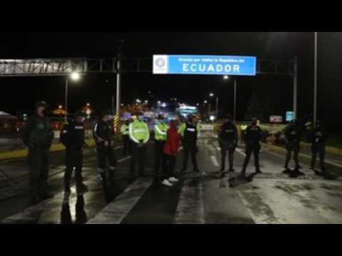 Ecuadorian police block border with Colombia as Venezuelan migrants seek to return home