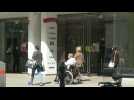 Austria: locals head to the shops as large retail stores reopen in Vienna