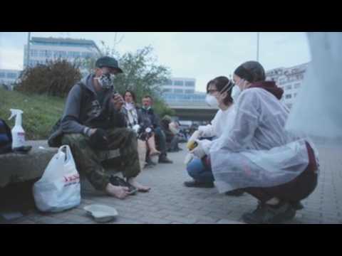Medical students give free care to Prague's homeless