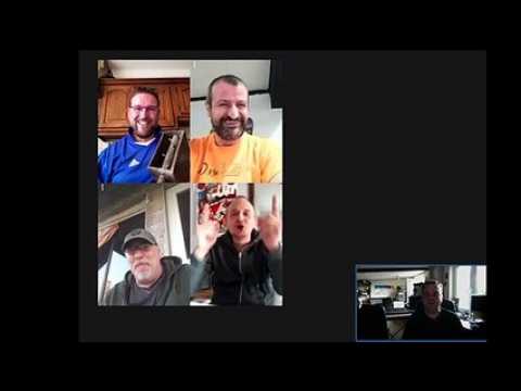 Quatre amis remplacent les crécelles par ordinateur