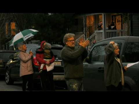 Chicago residents sing at windows and in the streets in tribute to Bill Withers