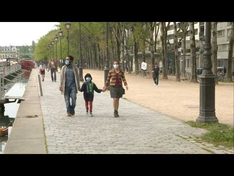 Coronavirus: Banks of the Ourcq canal busier than usual on day 26 of lockdown