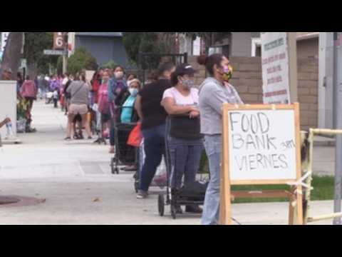 Hundreds line up in California to receive free food