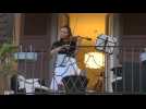 Lausanne violinist plays for neighbours on balconies - Label : AFPTV - First images - Category : News