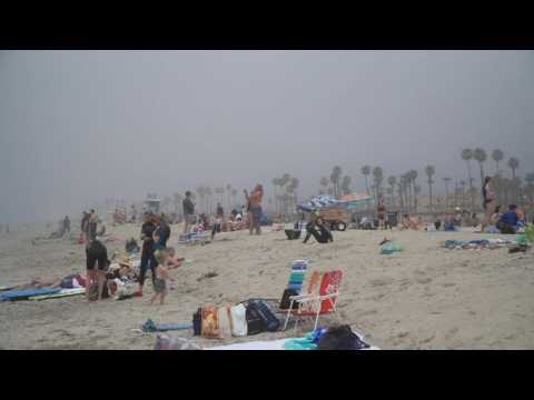 Californians flock to beach amid heat wave despite pandemic