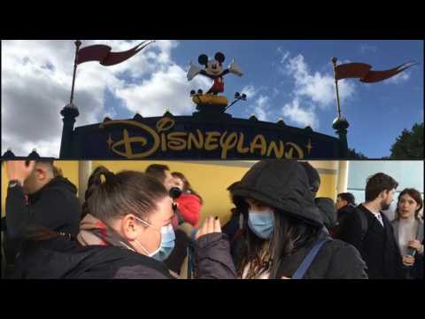 Coronavirus: Disneyland Paris welcomes last visitors before park closure