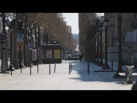 Empty streets, public spaces in Paris