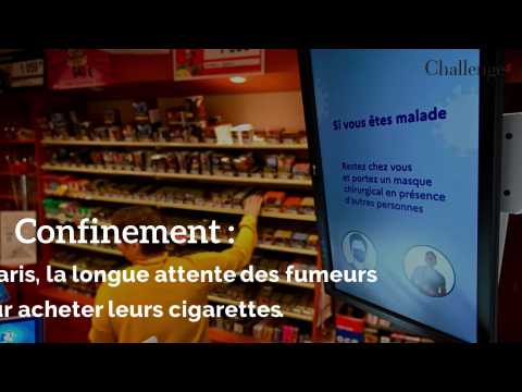 Confinement: A Paris, la longue attente des fumeurs pour acheter leurs cigarettes.