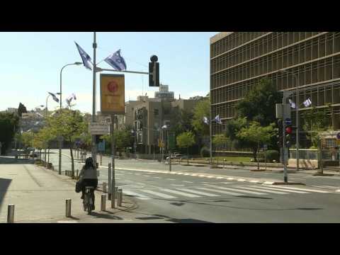 Coronavirus: Israel's Tel Aviv streets lie empty as Passover curfew begins