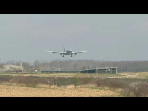 Coronarivus: Military plane lands in Mulhouse to pick up transfer patients