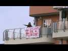 Coronavirus: quarantined Italians dance on their balconies