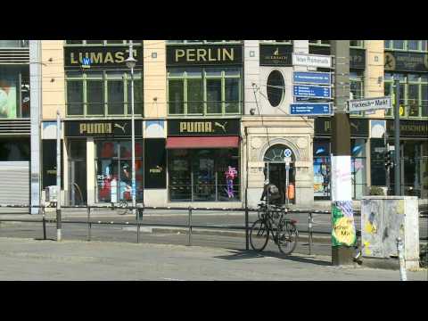 Small Berlin shops ropen their doors