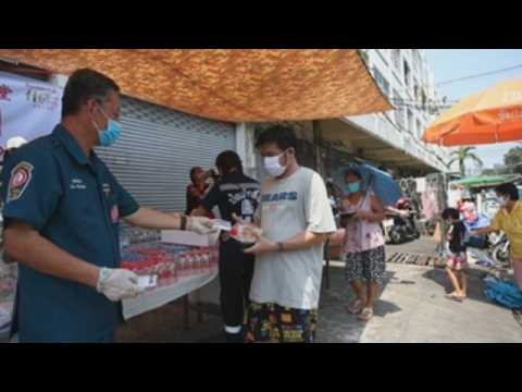 Volunteers give free food to Bangkok's low-income community amid COVID-19 economic shutdown