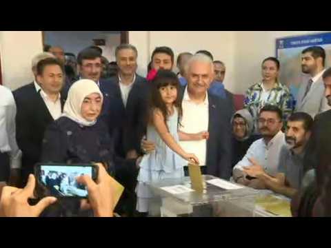 Istanbul mayoral election: Binali Yildirim casts his vote