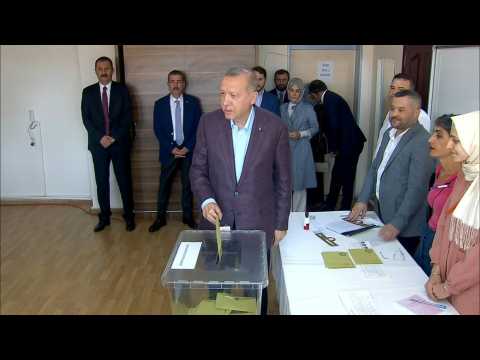 Istanbul mayoral election: President Erdogan casts vote