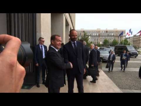 French PM and Russian counterpart meet to kick start dialogue