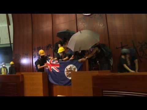 Hong Kong protesters seize parliament chamber (2)