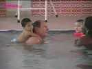 Watch video of Sécurité, Qualité De L'eau, Contre-indications Médicales… Gérard Clérin, Responsable De Cette Activité à La Piscine De Vanves, Vous Donne Tous Les Bons Conseils Avant De Vous Jeter à L'eau.

*Abonnez-vous à Notre Chaîne :  Https://www.youtube.com/user/Enfant

*Web : Http://www.enfant.com/

*Plus D'idées Originales : Http://cuisine.notrefamille.com/ 

Https://www.youtube.com/user/NotreFamilleCuisine - Comment, quand, où pratiquer les bébés nageurs ?| Bébés nageurs - Label : Enfant.com -