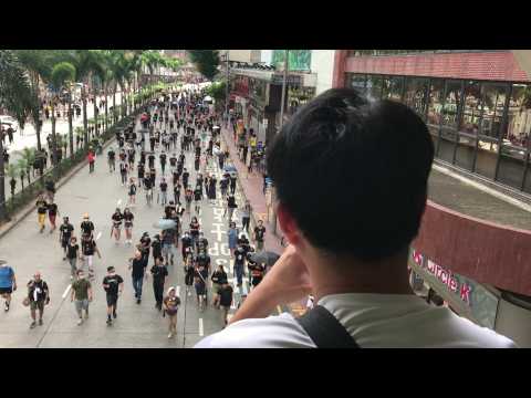 Hong Kong protesters defy police, hit city's centre