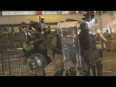 Hong Kong police shoots tear gas fired at protesters