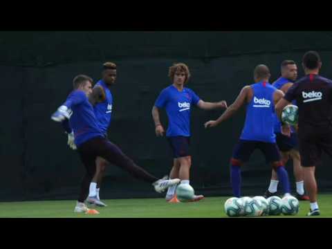 Griezmann takes part in Barcelona's first preseason training session