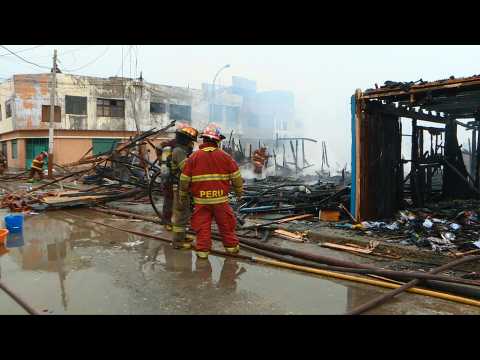 Fire destroys some 200 homes near Lima, Peru