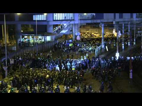 Hong Kong riot police move in on remaining protesters