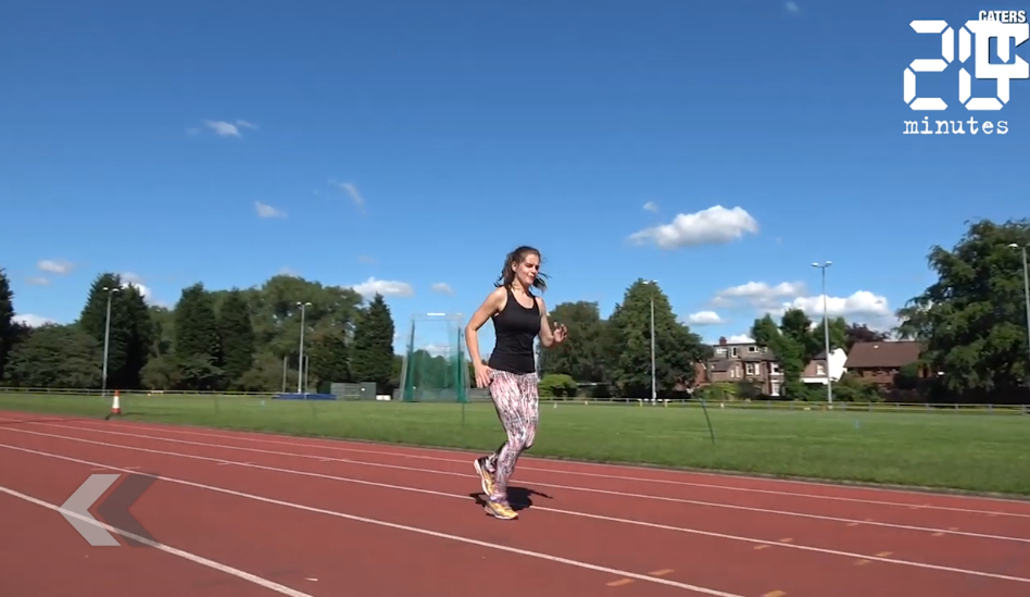VIDEO. Royaume-Uni: Elle bat le record de rapidité de course à l'envers de son pays