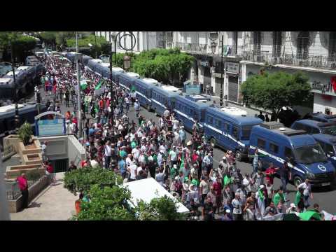 Algerians demonstrate for the 21st consecutive Friday