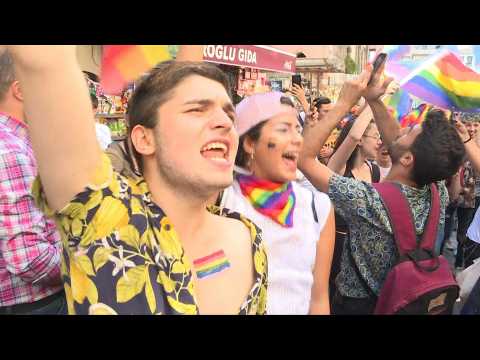 Police tear gas gay pride paraders in Istanbul