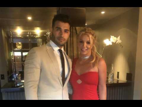 Britney Spears e Sam Asghari fazem estreia no tapete vermelho