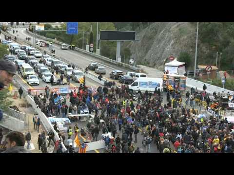 Catalan separatists block Spain-France highway