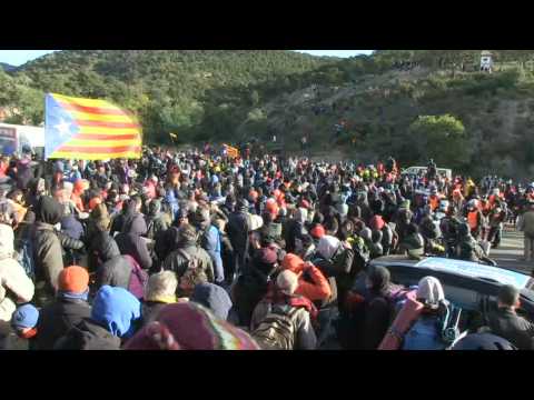 Catalan separatists block Spain-France highway
