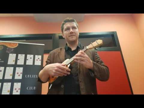 Premiers pas de musiciens avec un ukulélé