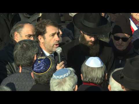 Jewish graves vandalised in France: "an act of hatred" (minister)