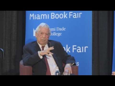 Vargas Llosa presents “Tiempos Recios” at Miami Book Fair