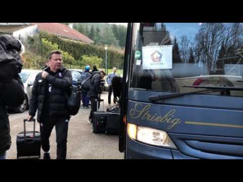 Football - L'arrivée des joueurs de Lille au stade Gasser de l'US Raon-l'Etape