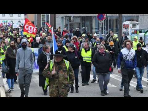 Syndicats et gilets jaunes manifestent à Strasbourg