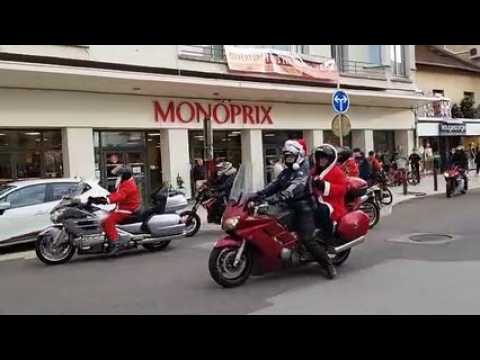 Les pères Noël motards défilent à Vesoul