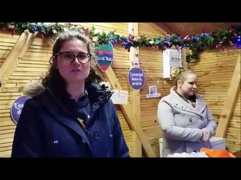 Marché de Noël de Saint Avold : Rebecca présente le chalet de l'office de tourisme de territoire