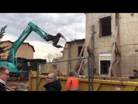 Démolition d'un batiment au carrefour rue Hoch/Claude-Bochard